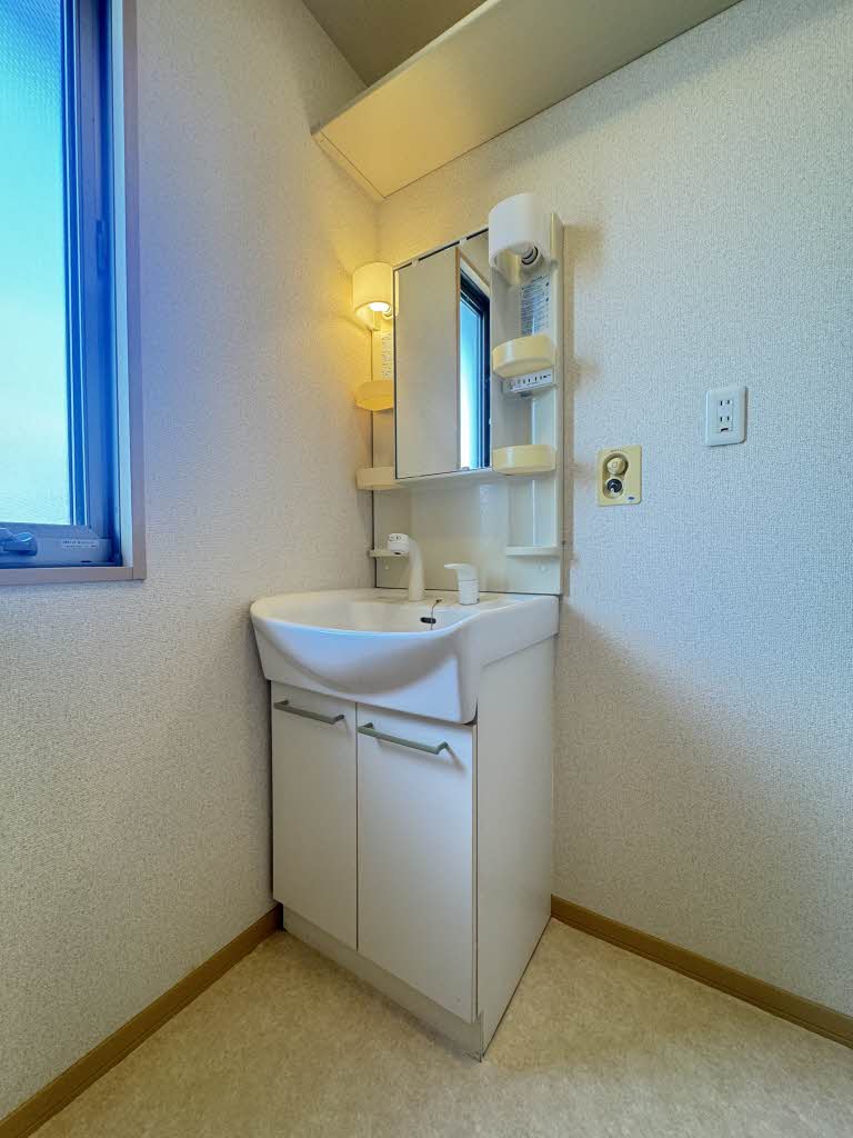 洗面設備　コンパクトで使いやすい洗面所