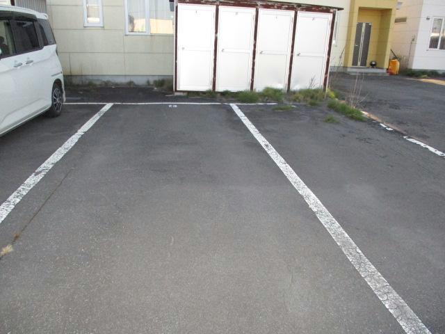 駐車場　駐車場