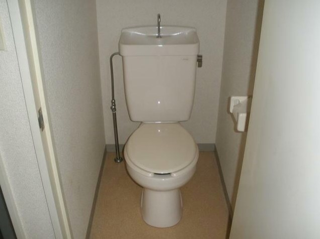 トイレ　※同タイプの別のお部屋です。