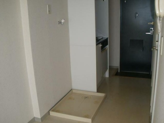 玄関　※同タイプの別のお部屋です。