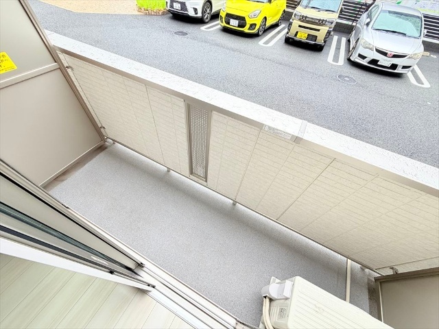 バルコニー　同一建物内１０５号室内装写真転載