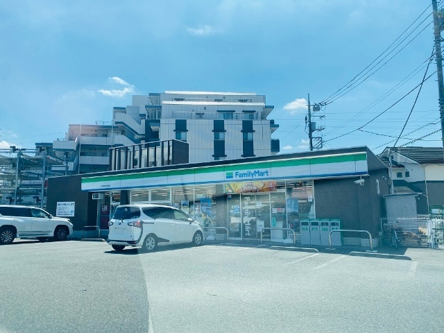 コンビニ　ファミリーマート日野甲州街道店（コンビニ）まで459m