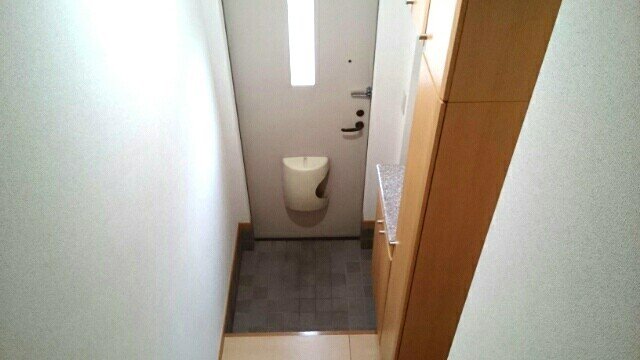 玄関　収納もある玄関です
