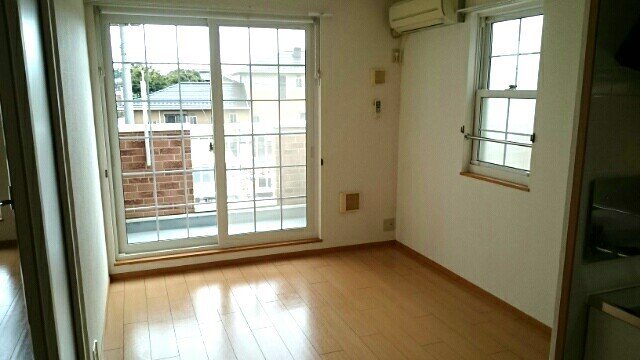 居室・リビング　こちらの居間で趣味の時間をお楽しみください