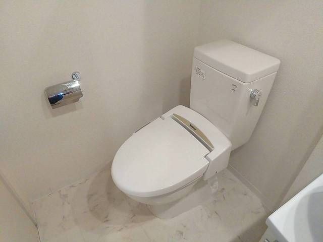 ＪＲ京浜東北線 鶴見駅 徒歩5分 9階建 築20年のトイレ写真