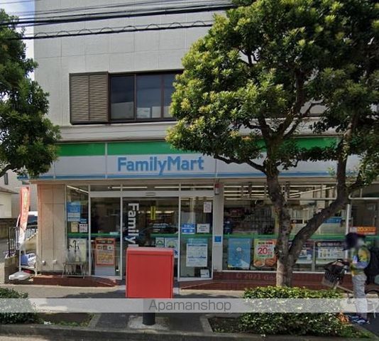 コンビニ　ファミリーマート（コンビニ）まで744m