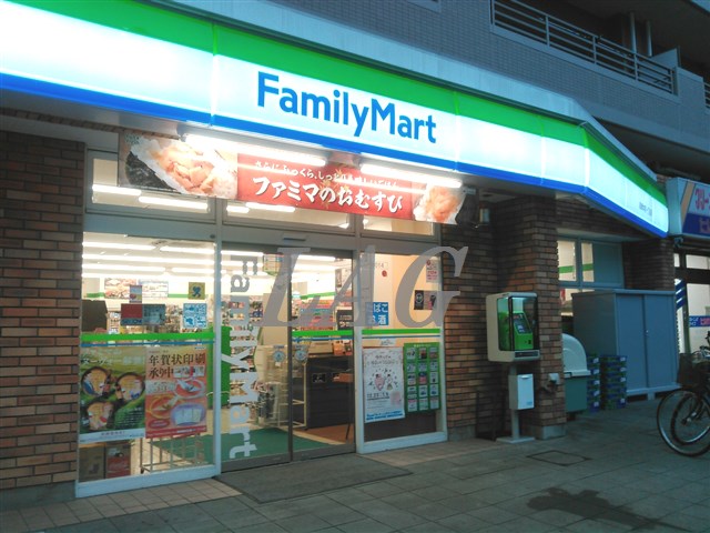 コンビニ　ファミリーマート　船橋本町1丁目店（コンビニ）まで120m