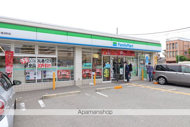 コンビニ　ファミリーマート（コンビニ）まで179m