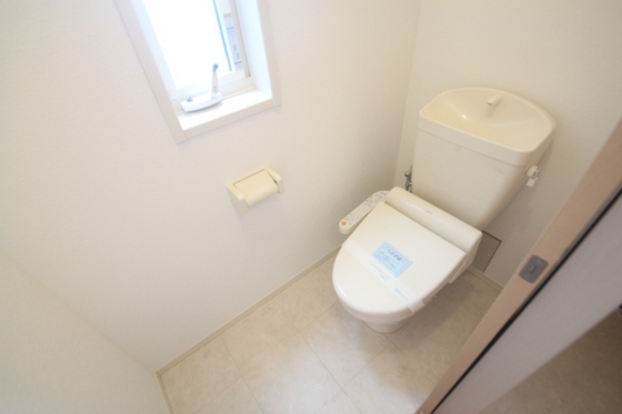 ＪＲ山陽本線 向洋駅 徒歩18分 2階建 築13年のトイレ写真
