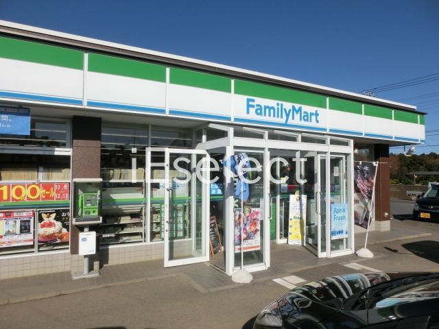 コンビニ　ファミリーマート八街中央店（コンビニ）まで1240m