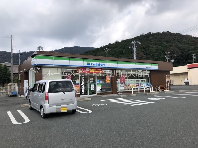 コンビニ　ファミリーマート豊橋上伝馬町店（コンビニ）まで135m