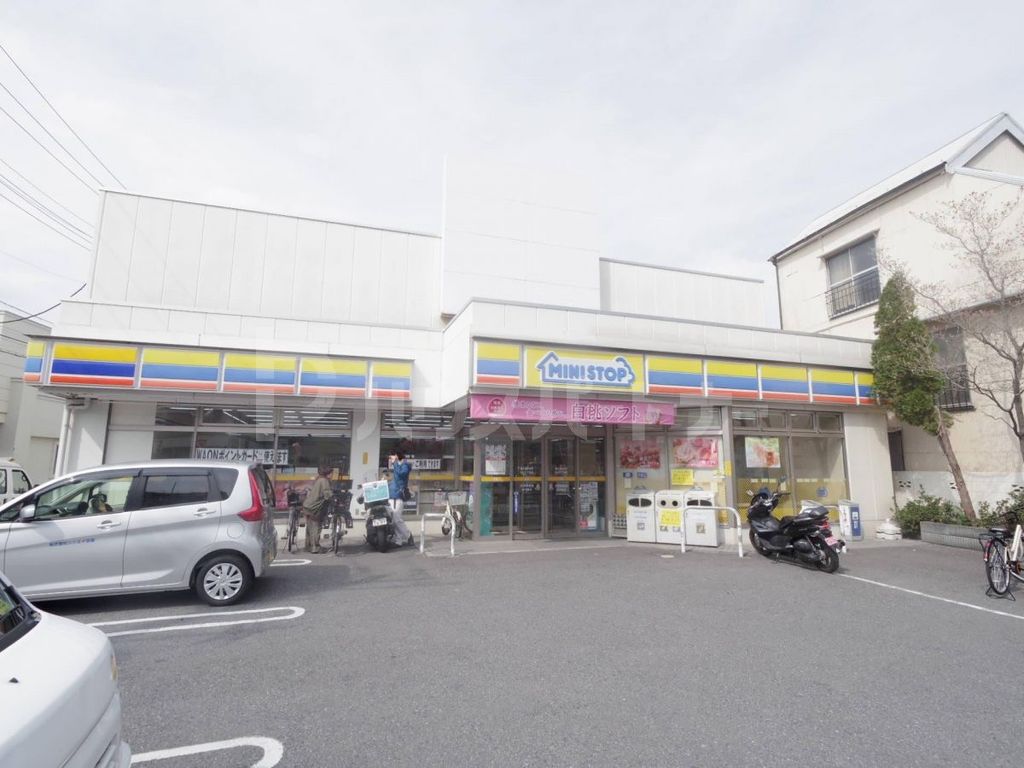 コンビニ　セブンイレブン（コンビニ）まで519m