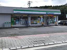 コンビニ　ファミリーマート大津雄琴駅前店（コンビニ）まで376m