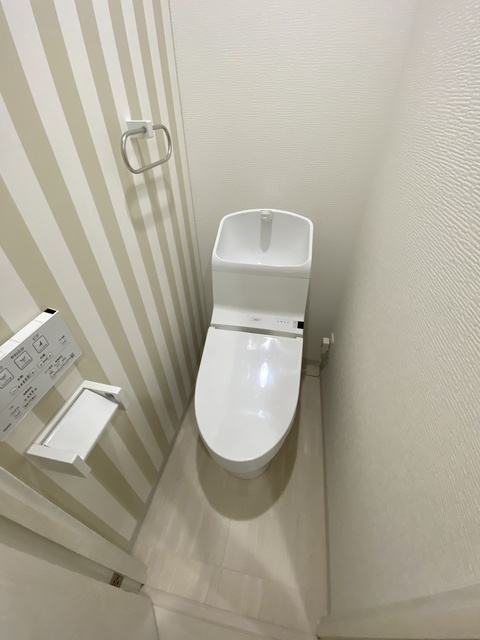 トイレ　ストライプ柄はかわいい。