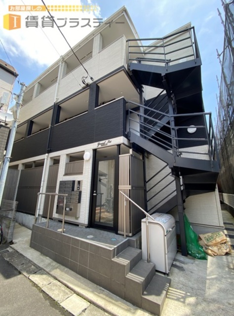 建物外観　二色のタイルの配色が美しい外観。