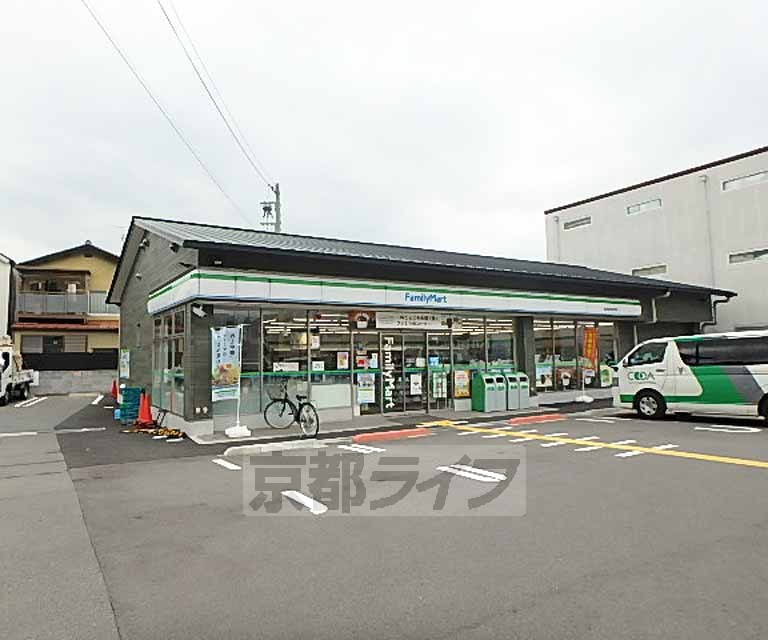 コンビニ　ファミリーマート西京御陵溝浦店（コンビニ）まで600m
