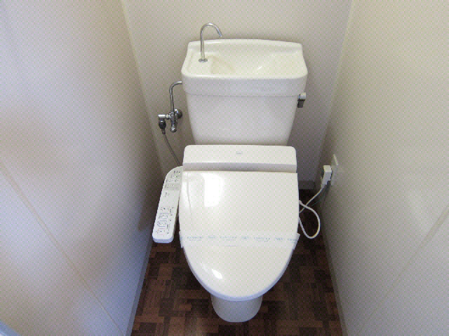 鳴門市 6階建 築44年のトイレ写真