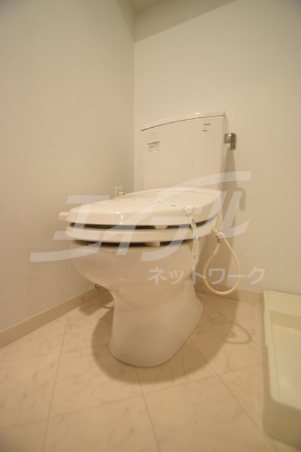 SERENiTE江坂四番館のトイレ写真