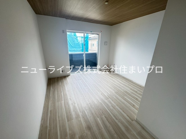 イノベ寝屋川大利町の居間写真