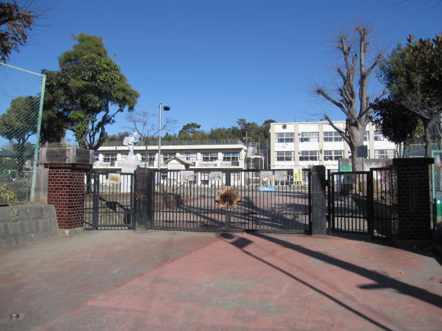 小学校　山内小学校（小学校）まで700m
