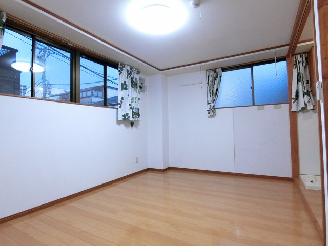 ハッコービルの居間写真