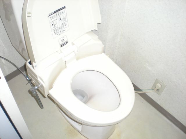 京成押上線 青砥駅 徒歩7分 3階建 築34年のトイレ写真