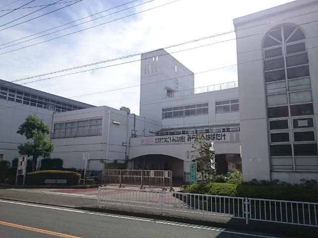 小学校　横浜市立西前小学校（小学校）まで666m