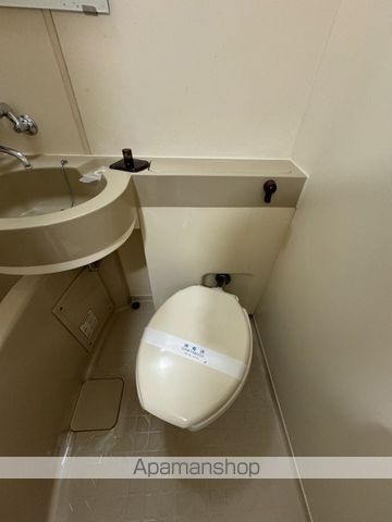 広島電鉄宇品線 日赤病院前駅 徒歩11分 5階建 築40年のトイレ写真