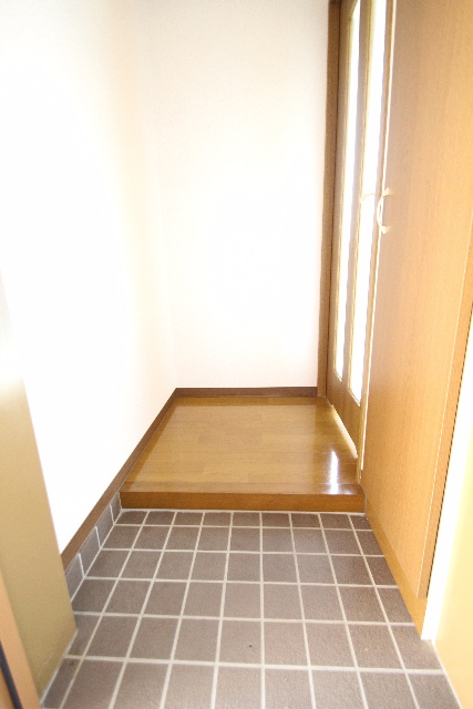 玄関　※別室の参考写真の為、現況優先です。