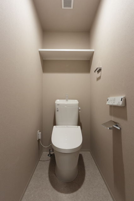 トイレ　※写真は同タイプ住戸です。
