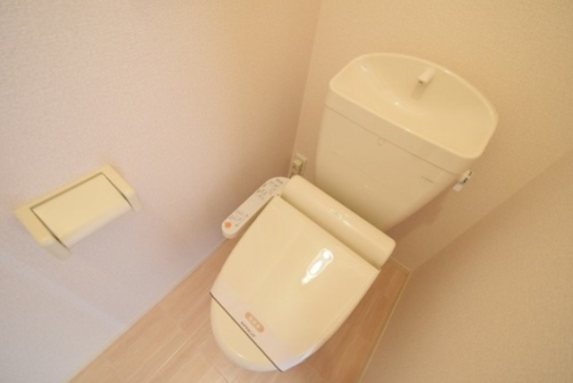 ＪＲ東海道本線 灘駅 徒歩9分 2階建 築16年のトイレ写真