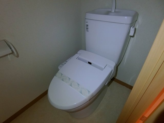 ＪＲ中央線 八王子駅 徒歩10分 8階建 築15年のトイレ写真