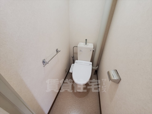 阪急京都線 高槻市駅 徒歩15分 3階建 築44年のトイレ写真