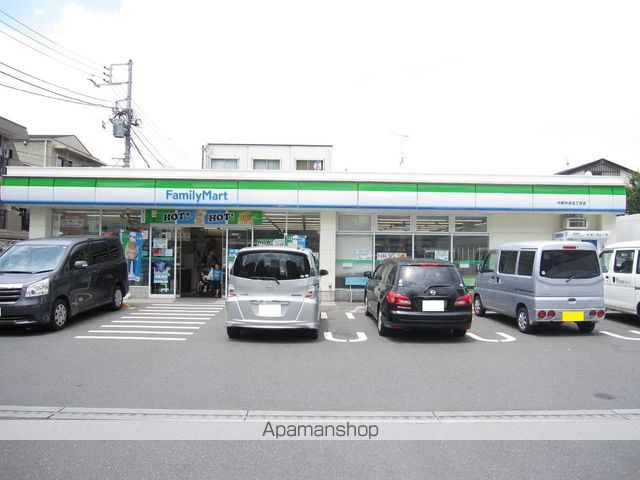コンビニ　ファミリーマート（コンビニ）まで299m