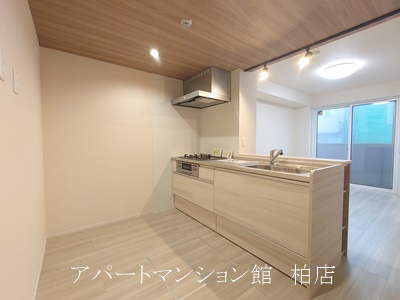 キッチン　同施工会社、同型タイプです