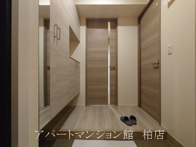 玄関　同施工会社、同型タイプです