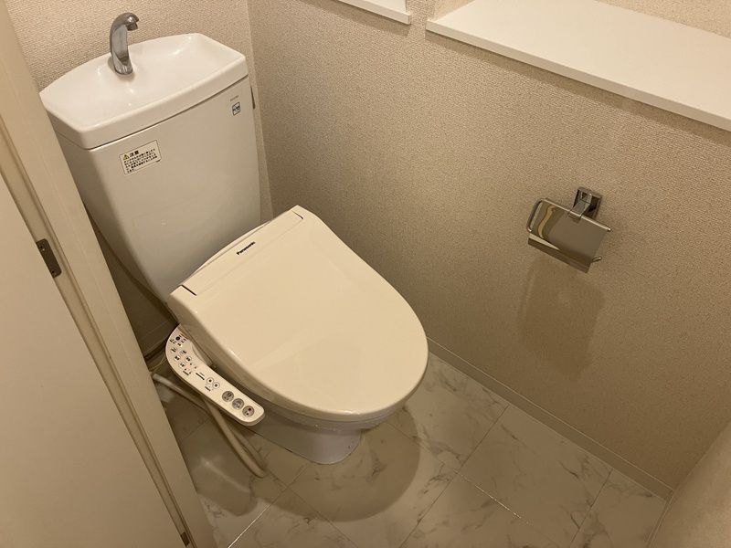 東京メトロ南北線 六本木一丁目駅 徒歩4分 13階建 築23年のトイレ写真