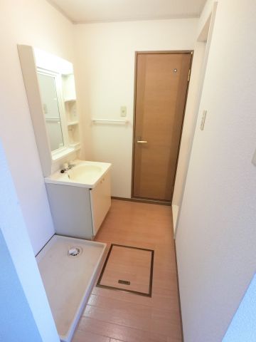 ＪＲ成田線 成田駅 バス乗車時間：30分 最寄りバス停で下車 徒歩2分 2階建 築30年の内装写真