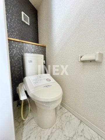 京急本線 生麦駅 徒歩8分 2階建 築11年のトイレ写真