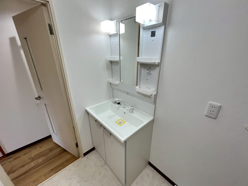 洗面設備　他の部屋の写真になります。