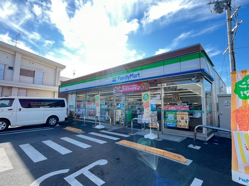 コンビニ　ファミリーマート浦和南元宿店（コンビニ）まで403m