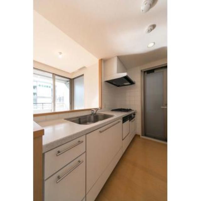 キッチン　写真は同タイプ住居です。