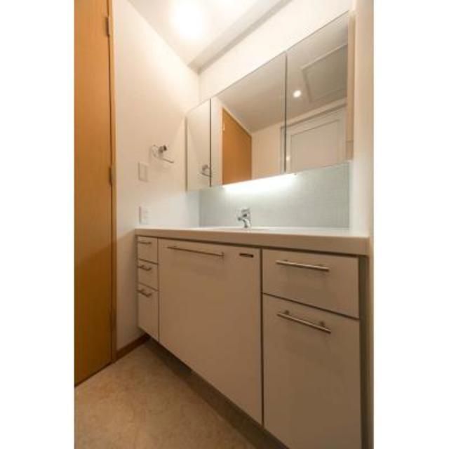 洗面設備　写真は同タイプ住居です。
