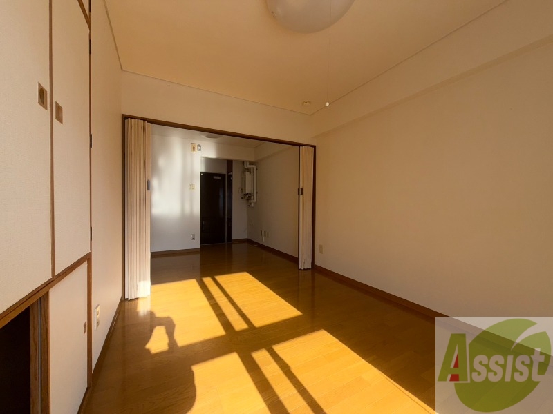 その他部屋・スペース　こちらのお部屋は光が差し込む、温かみのあるお部屋です。