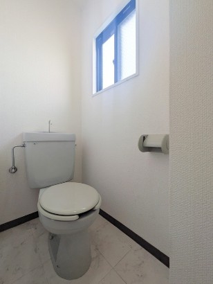 地下鉄長堀鶴見緑地線 鶴見緑地駅 徒歩17分 5階建 築30年のトイレ写真