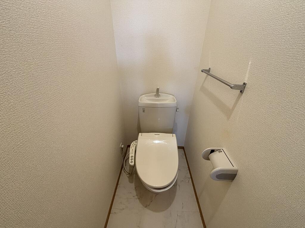 仙台市地下鉄東西線 薬師堂駅 徒歩13分 3階建 築20年のトイレ写真