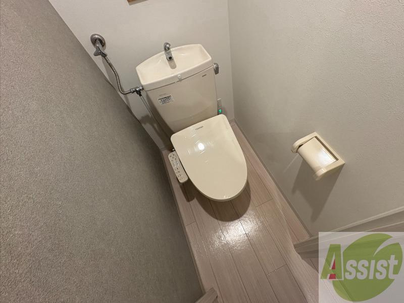 地下鉄東西線 二十四軒駅 徒歩7分 4階建 築4年のトイレ写真