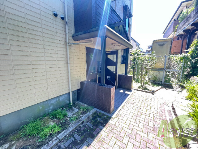 岡田山ハイツ A棟の外観写真