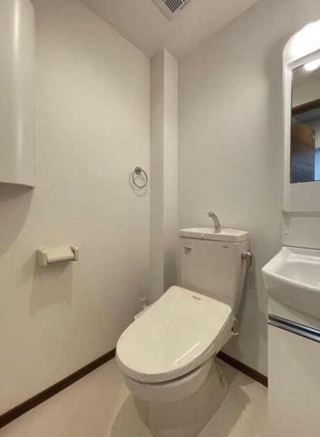 東急池上線 御嶽山駅 徒歩3分 2階建 築6年のトイレ写真