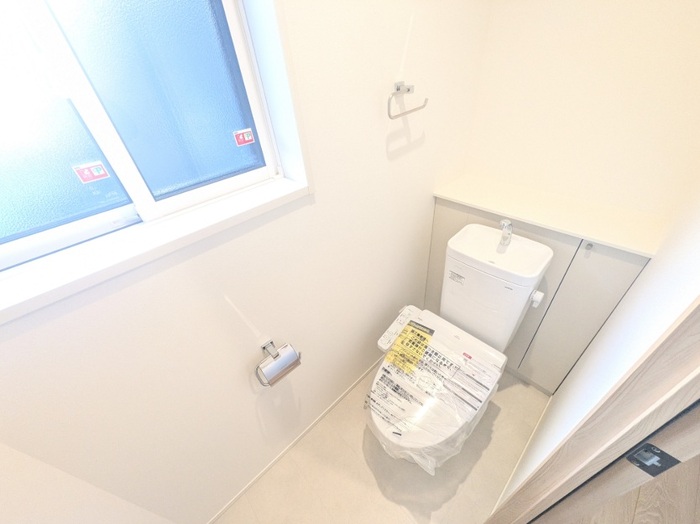 向陽台貸家 2号棟のトイレ写真